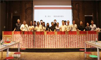 尚泰裝飾集團7月份總結(jié)大會，主題簡單，現(xiàn)場牛氣?。?！